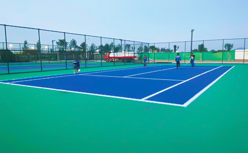 塑膠網(wǎng)球場(chǎng)