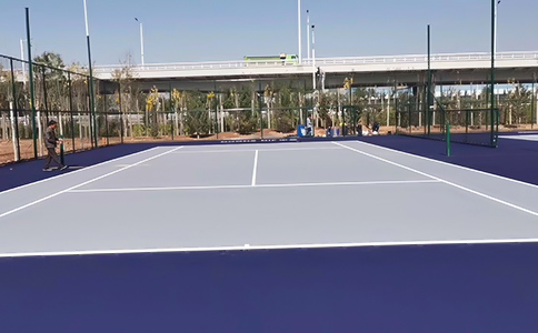 網(wǎng)球場地建設(shè)廠家在施工