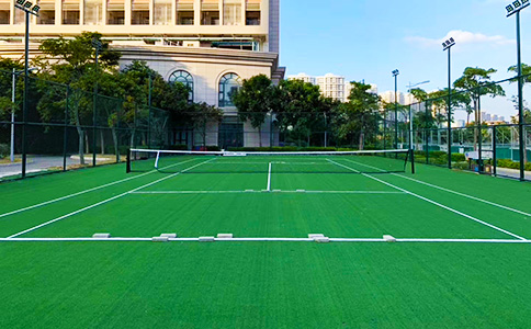 建設網(wǎng)球場