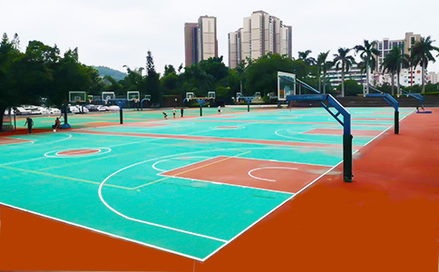 學(xué)校籃球場